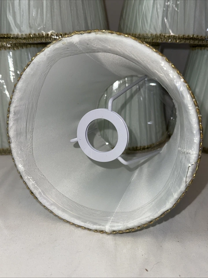 Lámpara de barril de lino/Pantallas de candelabro con ribete de encaje dorado 6 x 6 x 4.5 Lote de 6 Foto 2 de 4