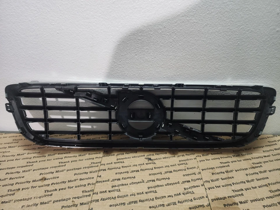 Volvo S40 V50 2008-2012 parrilla delantera 31290532 OEM cromo negro con emblema Foto 2 de 4