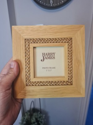 Holz Bilderrahmen 3x3. helle Holzfarbe und schöne geflochtene Weidenoptik