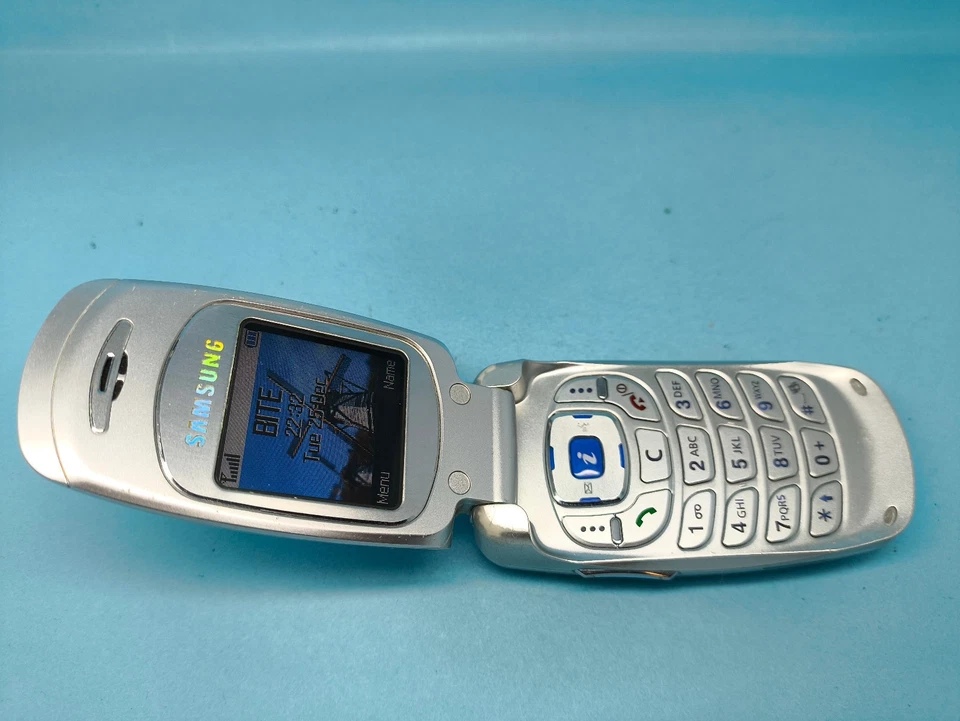 Samsung SGH E600 Silver (Unlocked) Mobile Phone - Image 2 of 4