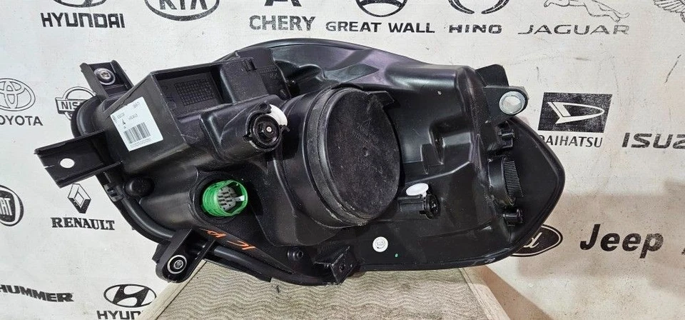 Faro halógeno Alfa Romeo 4C Spider 2015-2017 OEM con LED DRL pasajero derecho Foto 4 de 4