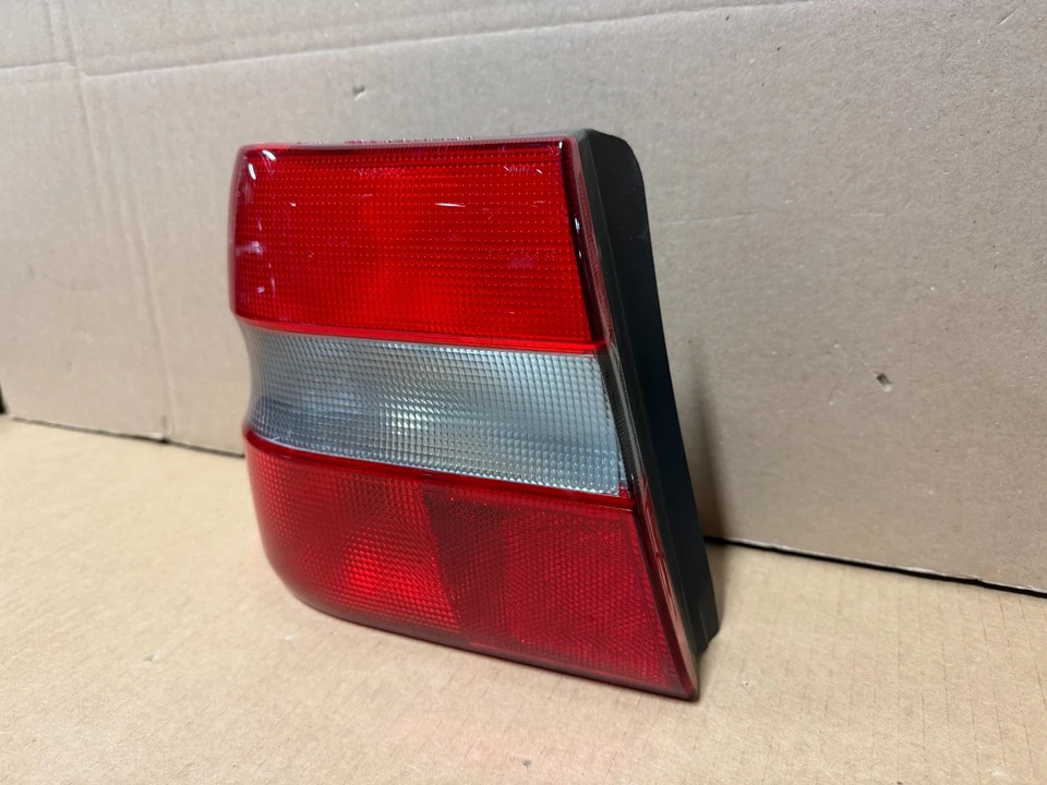 1998-2000 VOLVO S70 СЕДАН ГАЛОГЕН ЧЕТВЕРТЬ КРЕПЛЕНИЯ LH ДРАЙВЕР OEM ЗАДНИЙ ФОНАРЬ 9151631 - Изображение 3 из 4