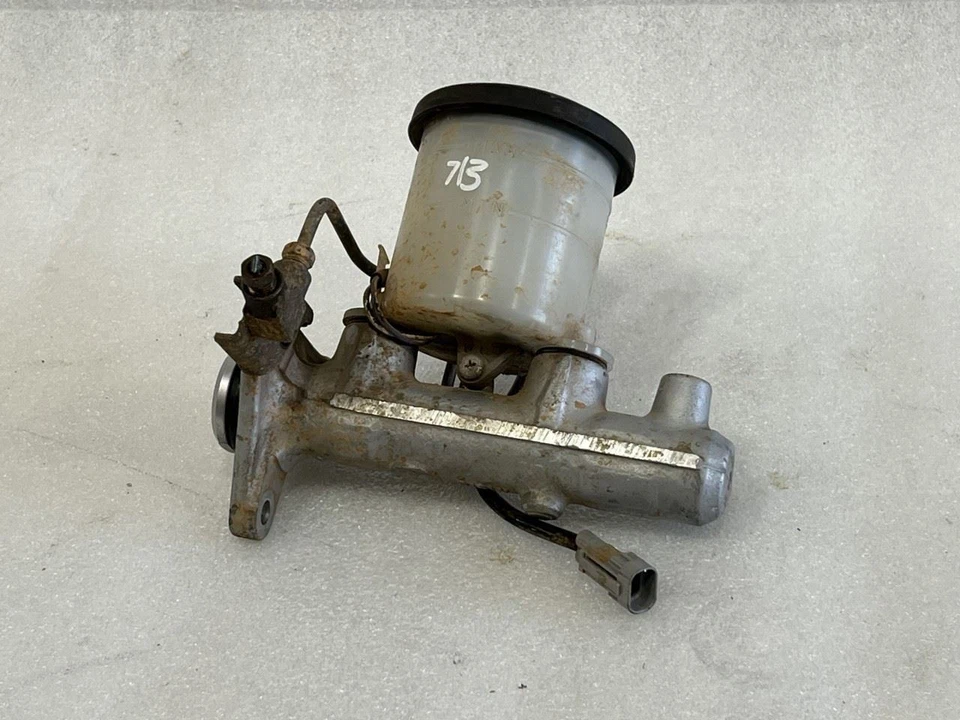 1991 年 LEXUS ES250 Brake Master CYLINDER 带底价 47201-32220 — 第 2/3 张图片