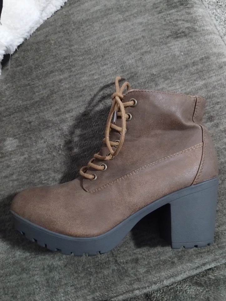 Botas de tacón alto marrón talla 9 Foto 3 de 4