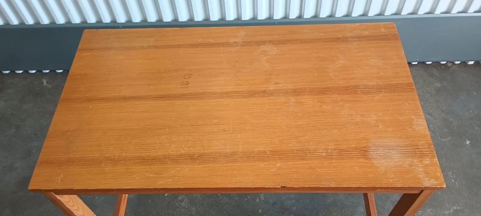 Escritorio pequeño de pino IKEA años 70 27,5 Ht x 35 L x 20 W mesa de TV de entrada ligera Foto 4 de 4