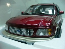 WOW EXTREMELY RARE Ford Expedition SUV 4WD 5.4 V8 EB 1998 Red m 1:18 UT-Auto Art