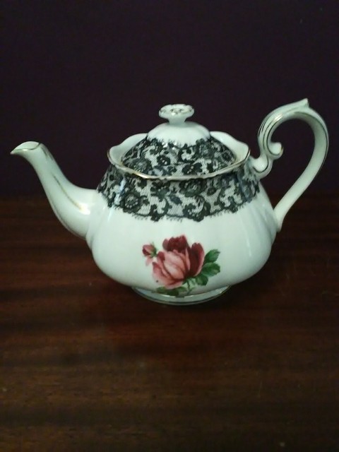 White Royal Albert Rose Confetti Formal Vintage Teapot