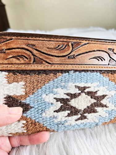 Ariat Wool Blanket Leather Tooled Edge Western Zip Around Wallet - Picture 5 of 7