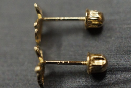 Pendientes traseros atornillados de mariposa pulidos de oro amarillo liso de 14 K para mujeres y niños. - Imagen 5 de 12