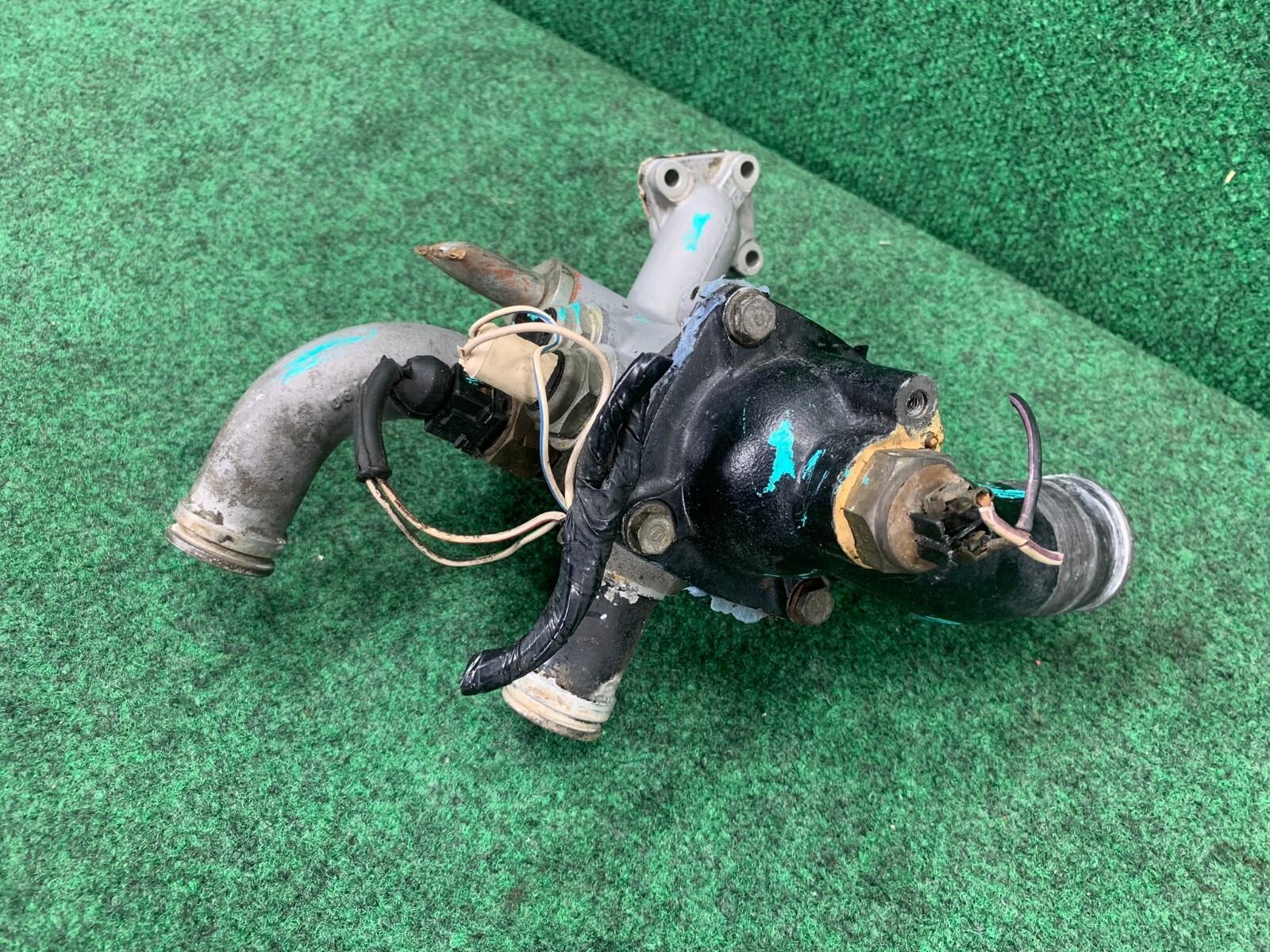 81-98 Rolls Royce Silver Spirit Spur Mulsanne Eight Water Thermostat Housing OEM