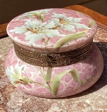 Beautiful Handpainted Wavecrest CF Monroe Kelva Box 6.00" D, 4.00" H