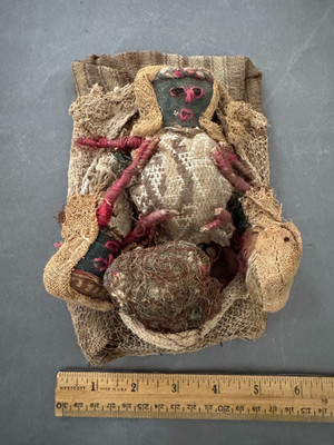 PRIMITIVE PERUVIAN FOLK ART BURIAL TEXTILE CHANCAY DOLL WOMAN GIVING BIRTH SCENE