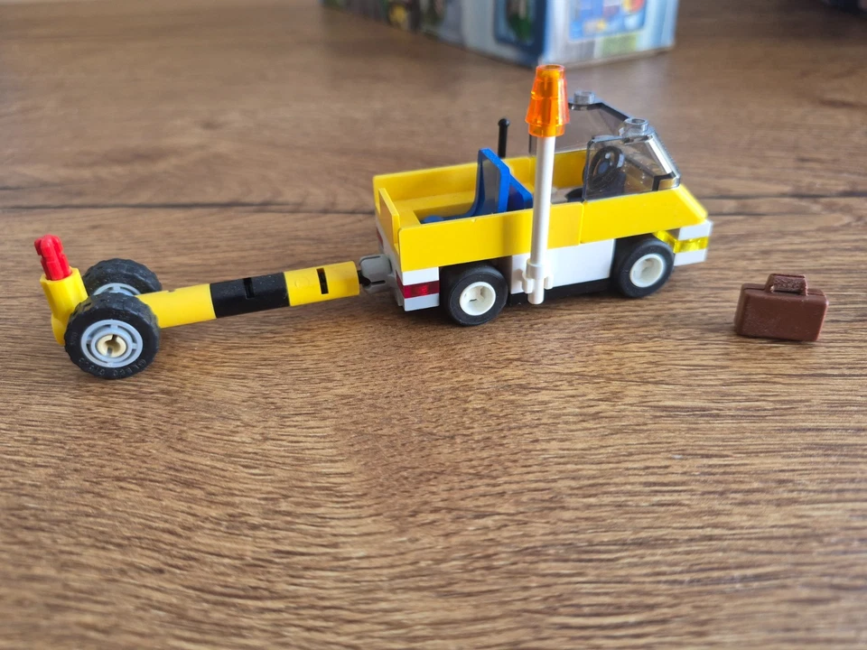 LEGO City 3181 Passenger Plane, foto 2 di 3