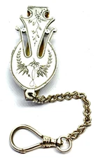 Antica clip Chatelaine vittoriana placcata argento incisa a mano