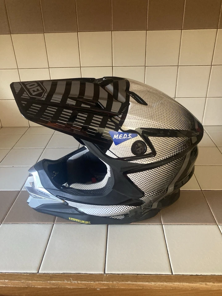Shoei VFX-EVO Blazon TC-5 (M) Motocross Helmet — Excellent Condition. $450.00. - Image 3 of 4