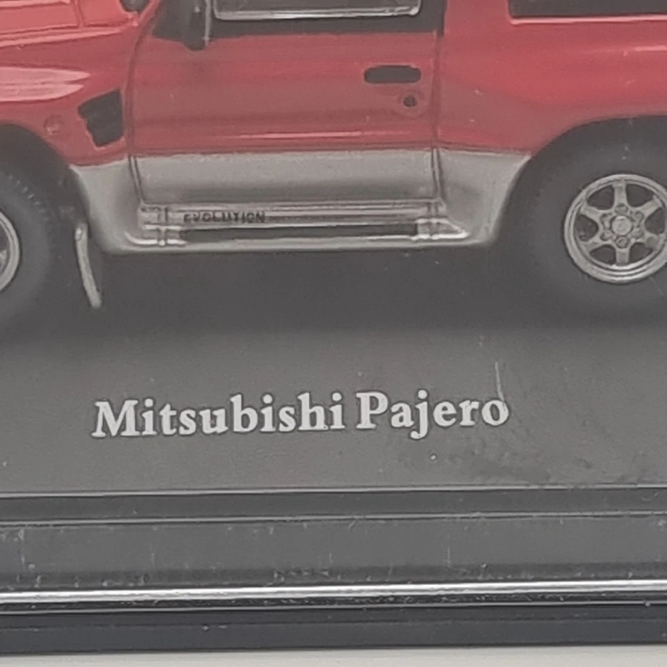 Mitsubishi Pajero Cararama escala 1:72 en caja de perspex  Foto 2 de 4