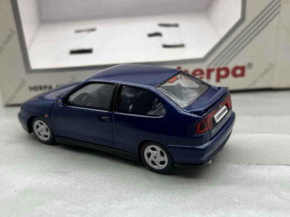 🇺🇦 Asiento 1/43 Córdoba Herpa Azul Foto 4 de 4