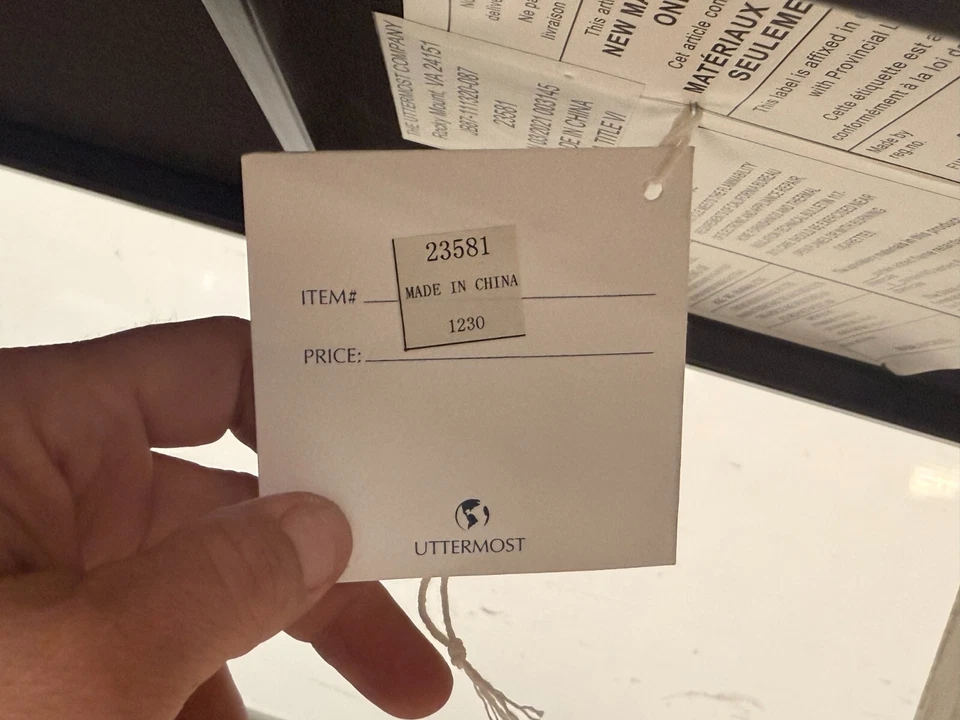 Banco pequeño Uttermost Cabana 23,5" blanco madera lavada blanca con techo acolchado # 23581 Foto 4 de 4