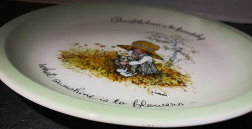 Holly Hobbie Collector's Edition Plate " Thoughtfulness is to Friendship " 1972 - Picture 3 of 11