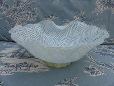 Paolo Venini (1895-1959) Murano Handkerchief Cutter, White Filigree Glass Gold Base