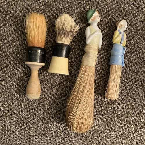 LOT - Two Ceramic Doll Brooms & Two Shaving Brushes Vintage Collectibles - Picture 6 of 10