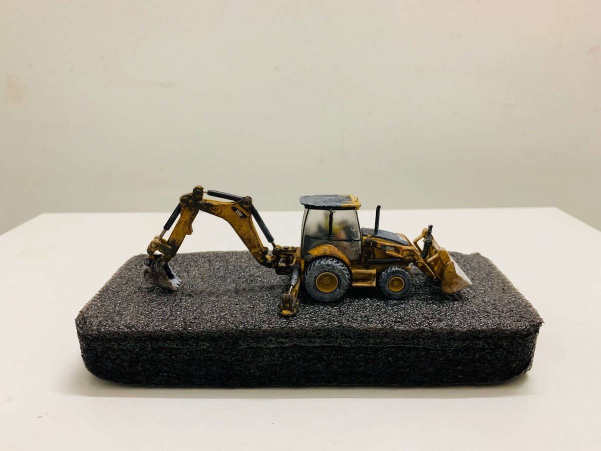 Cat 450E Backhoe Loader Muddy Edition 1:87 Ho Scale By Diecast