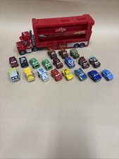 Disney Pixar Cars 20 Mini Corredores Diecast y Mini Mack Camión Transportador Raro Coche de Persecución