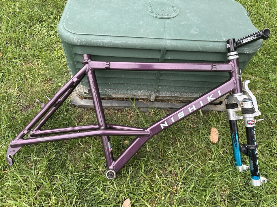 Cuadro de aluminio de bicicleta de montaña Nishiki Alien Richard Cunningham Design de colección Foto 2 de 4