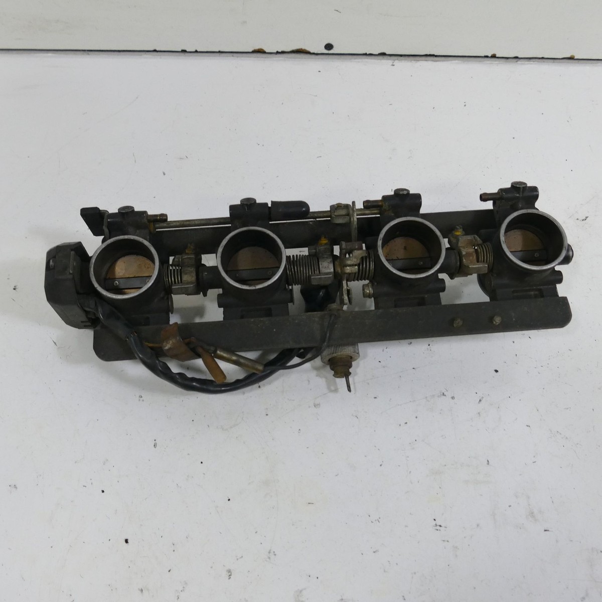 専用4 Kawasaki GPZ 1100 B1 Fuel Injector Throttle Valves Injectors 83196