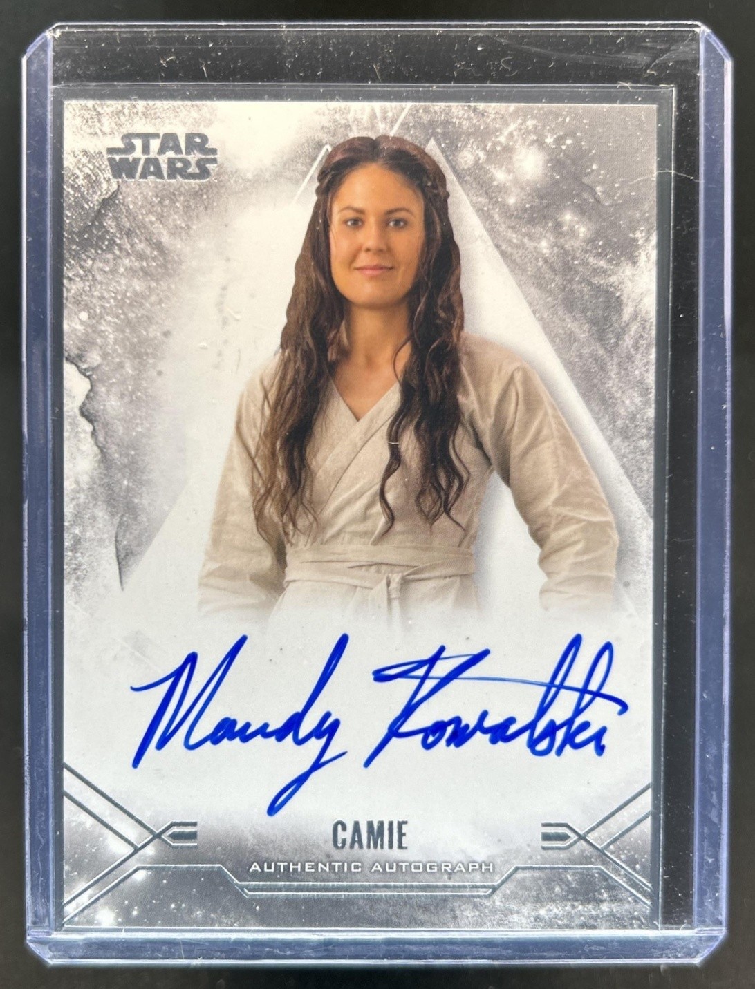 2025 Star Wars Smugglers Outpost Mandy Kowalski Camie Stellar Auto #SSA-KOW view 1