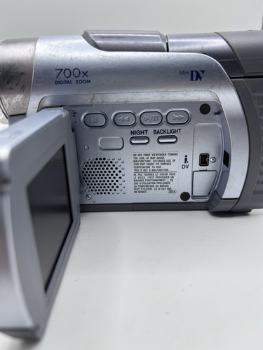 JVC GR-D30U Video Camera Camcorder-Powers On But Has White Screen, Parts Repair - Picture 8 of 8