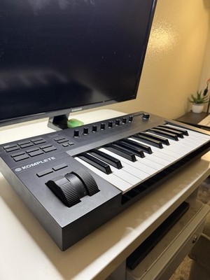 Native Instruments Komplete Kontrol A25 25-key USB MIDI keyboard controller
