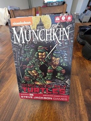 Teenage Mutant Ninja Turtles Nickolodeon Munchkin Card Game missing some pieces
