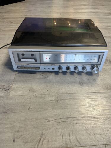 Lloyd FM-AM Stereo Cassette Recorder R801, Turns On. Untested! Sold As Is- READ - Afbeelding 1 van 14