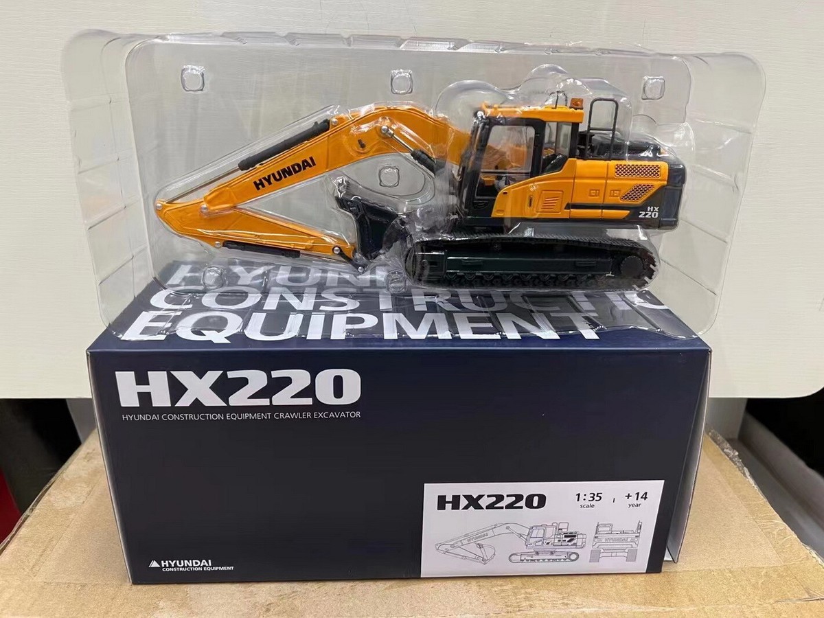 1/35 Scale HYUNDAI HX220 Crawler Excavator Diecast Model Toy