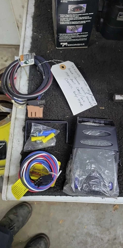 Trailer Brake Control Tekonsha 90185 New In Box With 1998-07 Chevy/gmc Harness  - Image 2 of 3