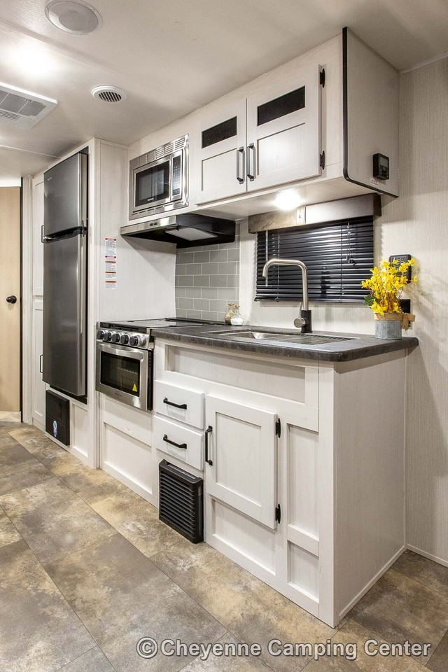 New 2023 Palomino Puma XLE Lite 20MBC Bunkhouse Travel Trailer