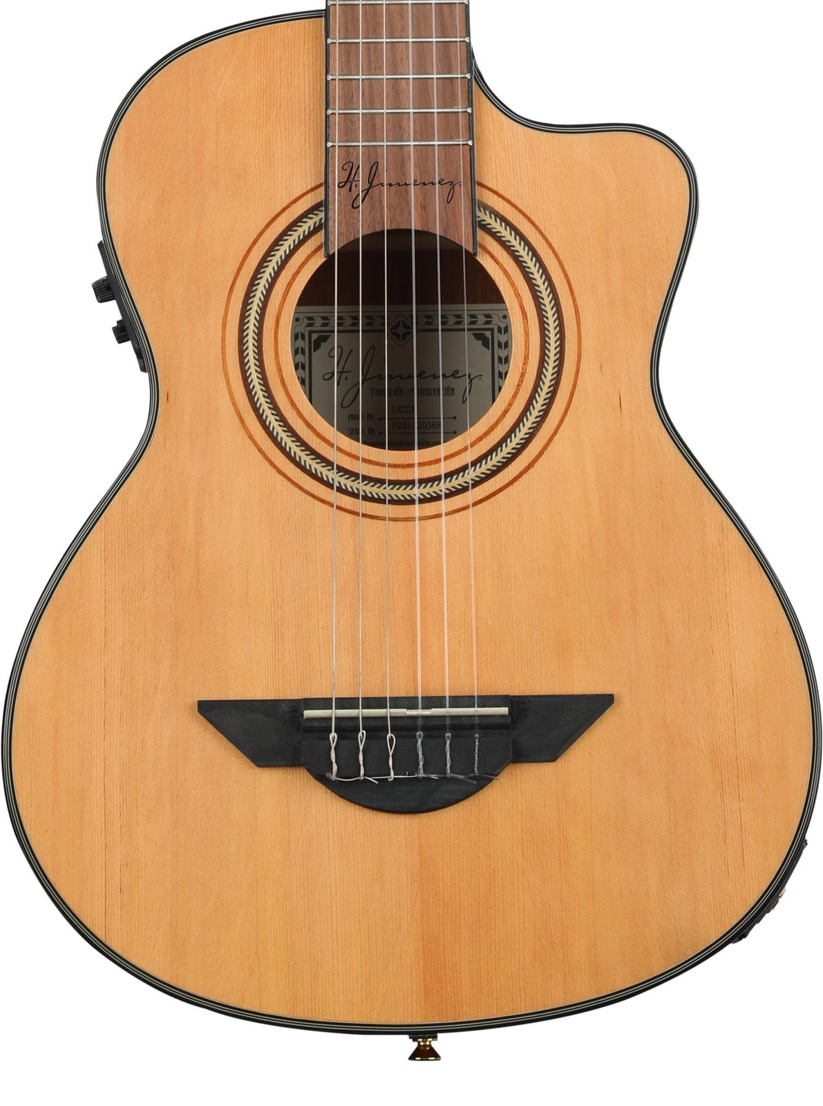 Х Хименес - Голос из трио Акустико-электрический Requinto - Natural 69390₽