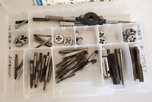 Mixed Lot Of Tap And Die Set Multiple Sizes and Threads W/Case - Foto 3 di 8