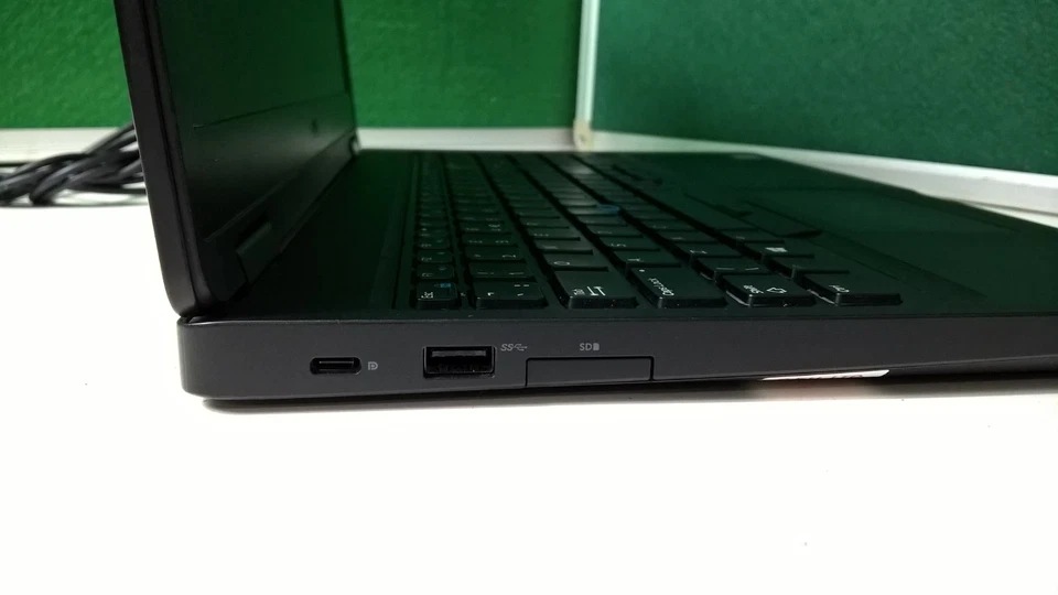 Dell Latitude 5590 · i7-8650U · 8GB · 256GB, photo 4 of 5