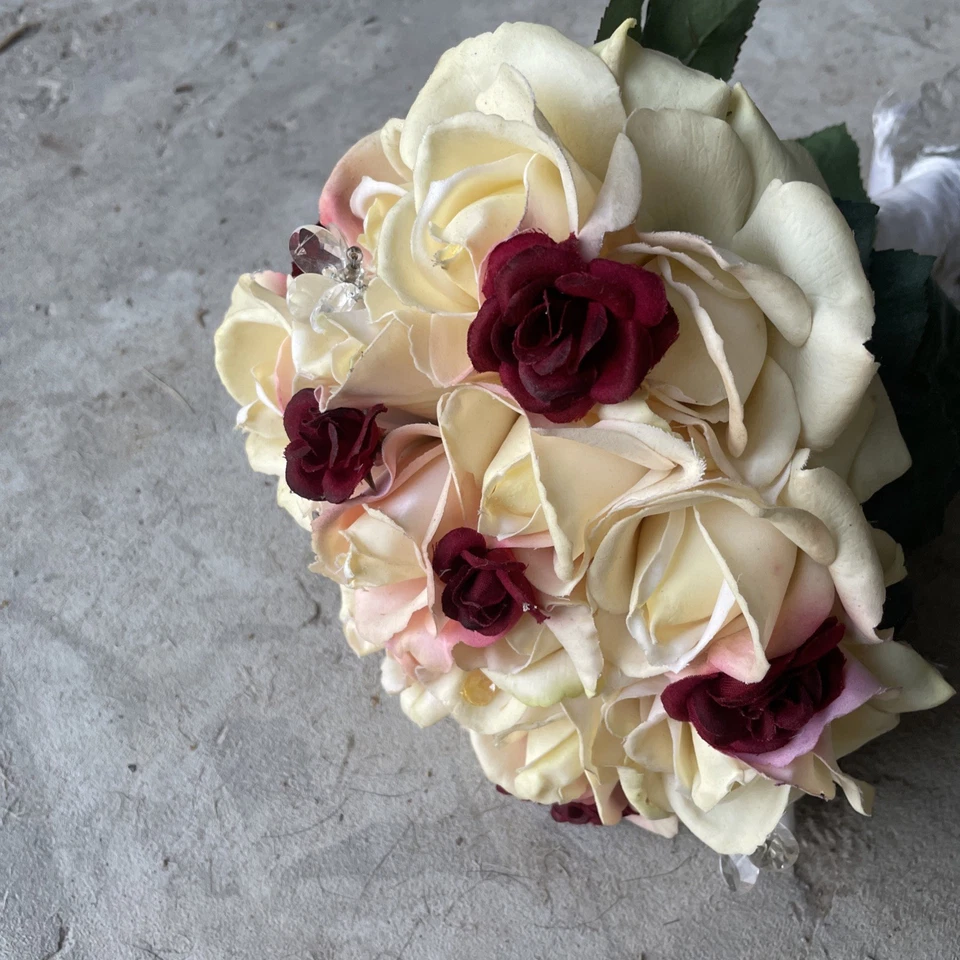 Beautiful Bride flower Bouquet for wedding - Image 3 of 4