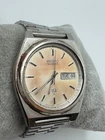 Vintage Men's Seiko SQ 7123-9000 Silver Tone Quartz Day Date Watch New Battery