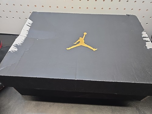 Air Jordan 1 Retro Mid Size 11.5 55472-076 2018 - Picture 8 of 11