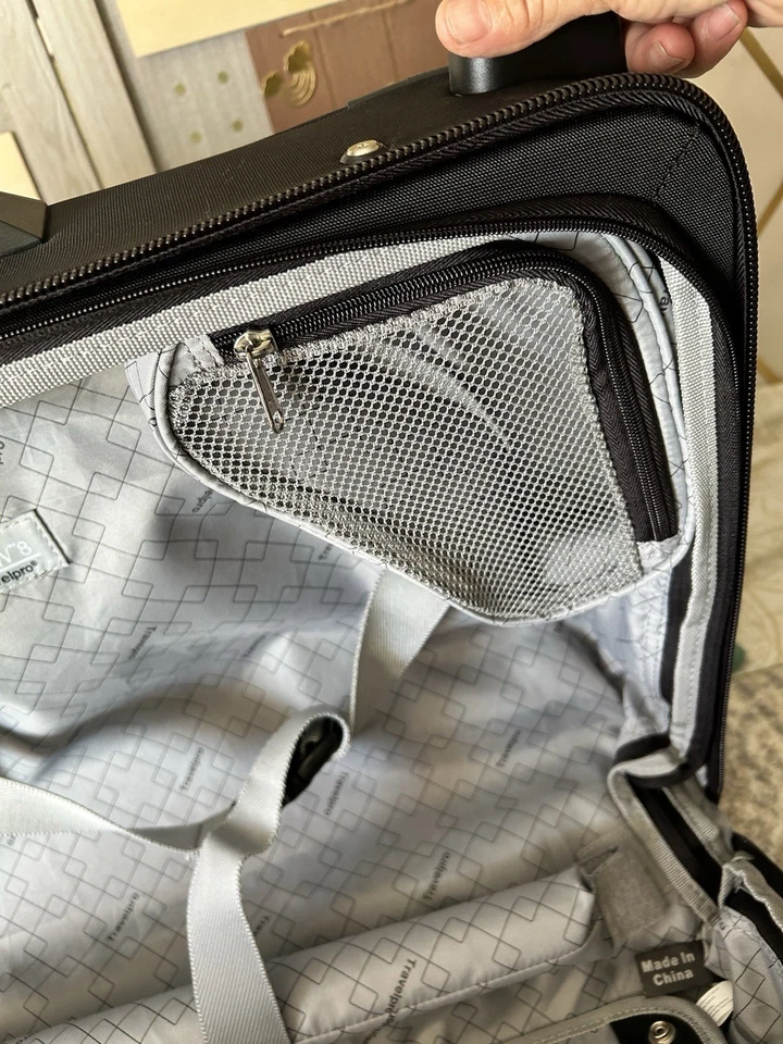 "Bolsa de ropa rodante Travelpro Crew 8 negra con ruedas de 22"" 407104001" Foto 4 de 4