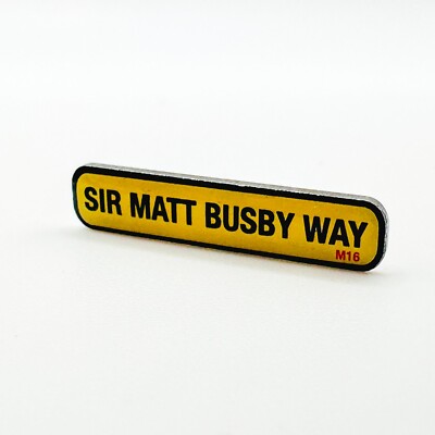 Manchester United FC Sir Matt Busby Way Schild Emaille Pin Anstecker Metall Fußball