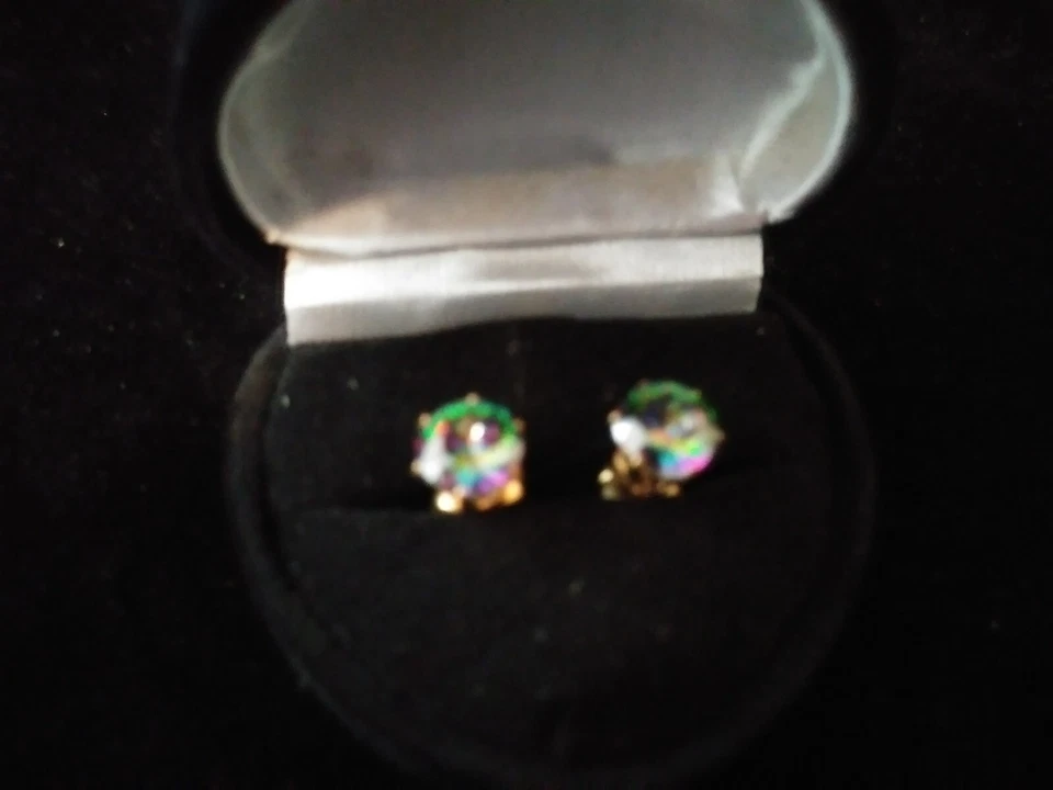 14k YELLOW GOLD CLAD LAB CREATED EMERALD GREEN  STUD EARRINGS 7MM + bonus - Image 2 of 3