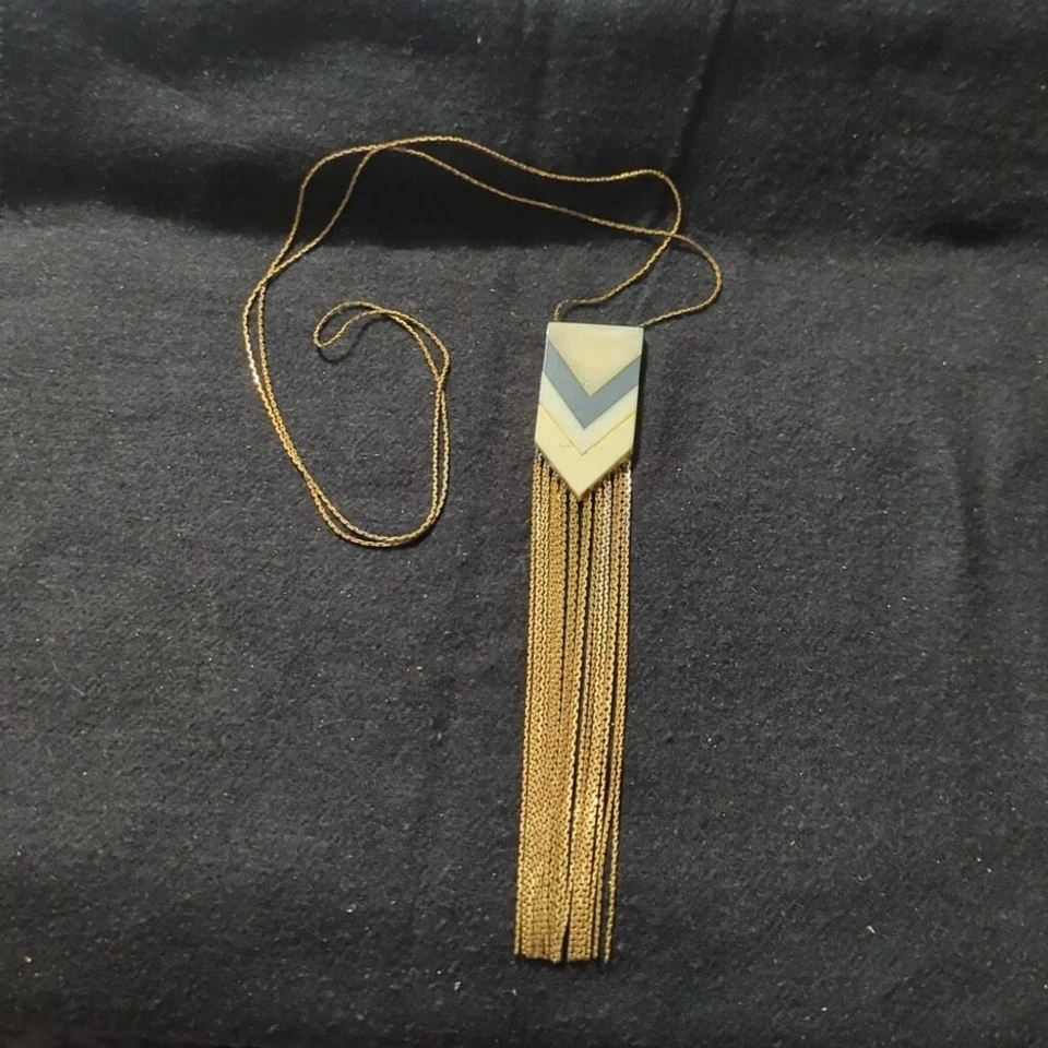 Collar llamativo cadena colgante chevron hueso y cuerno en capas tono latón flecos