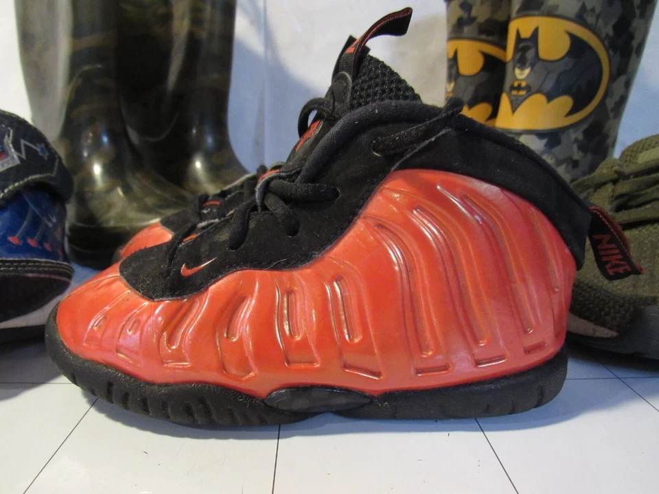 Lote de zapatos para niños pequeños talla 6/7 Nike Little Posite One zapatillas Adidas botas de lluvia D98S Foto 2 de 4