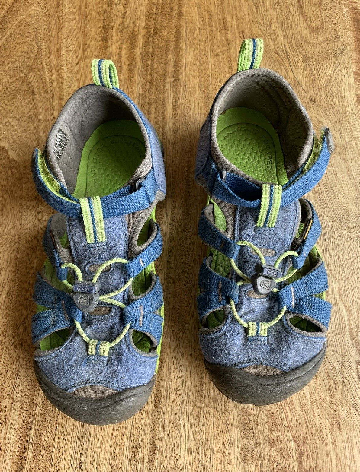 Sandali ad acqua KEEN Seacamp per ragazze taglia 4 blu e verde punta chiusa classici!