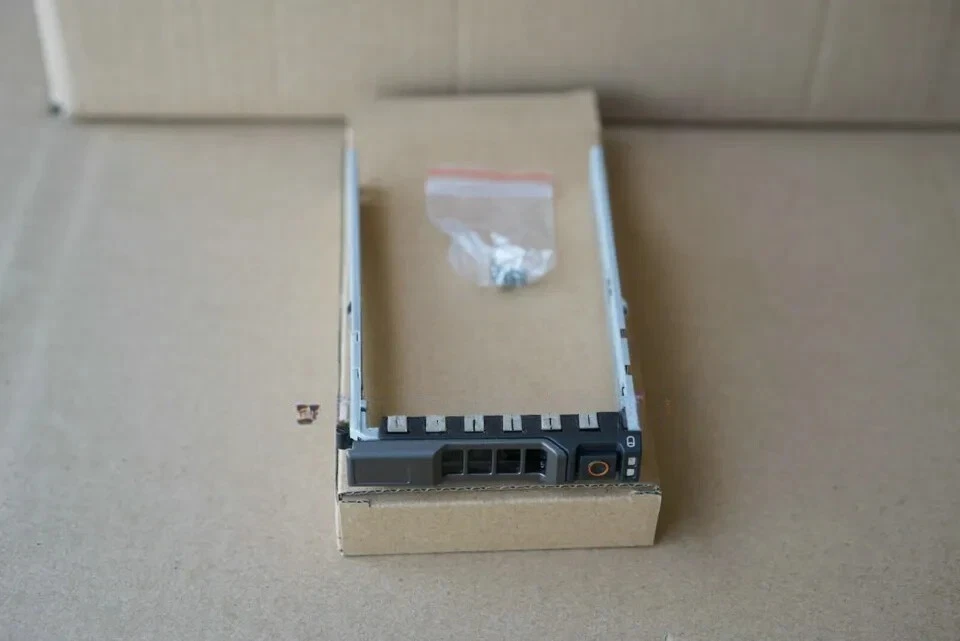 Dell 2.5" 8FKXC/G176J SAS SATA Drive Caddy For PowerEdge R520 R620 R720 R720XD - Image 2 of 4